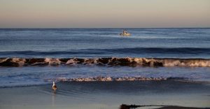 a raft and low waves at Twin Lakes beach
